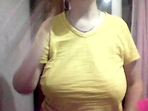 Snapshot of AnaXBerry chatting on September 2025 06:02:02 PM AnaXBerry online show from September 2025 06:02:02 PM