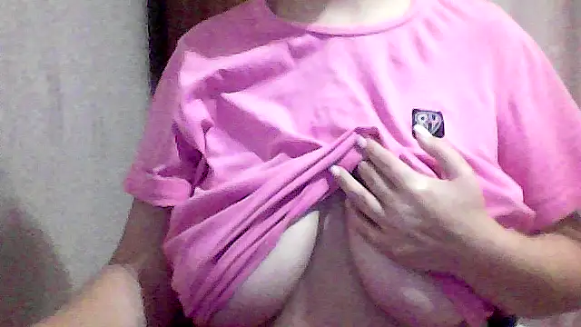 Snapshot of AnaXBerry chatting on October 2025 06:06:01 PM AnaXBerry online show from October 2025 06:06:01 PM