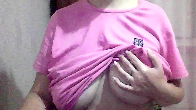 Snapshot of AnaXBerry chatting on October 2025 06:51:02 PM AnaXBerry online show from October 2025 06:51:02 PM