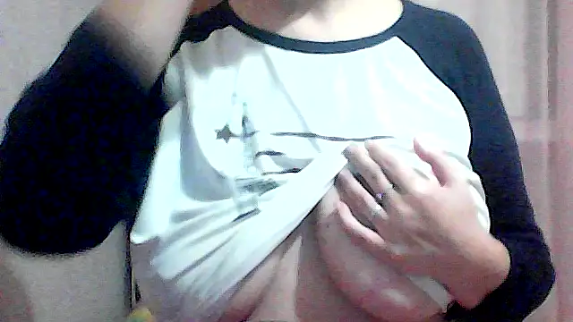 Snapshot of AnaXBerry chatting on November 2025 05:36:02 PM AnaXBerry online show from November 2025 05:36:02 PM