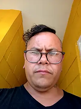 Snapshot of AlanDickson chatting on September 2025 11:09:02 PM AlanDickson online show from September 2025 11:09:02 PM