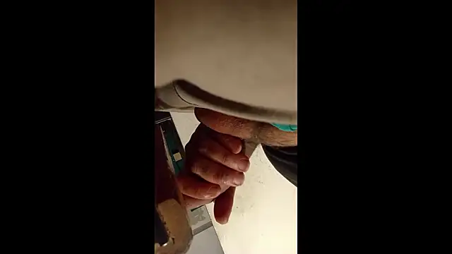 Snapshot of AlanDickson chatting on October 2025 09:22:01 AM AlanDickson online show from October 2025 09:22:01 AM