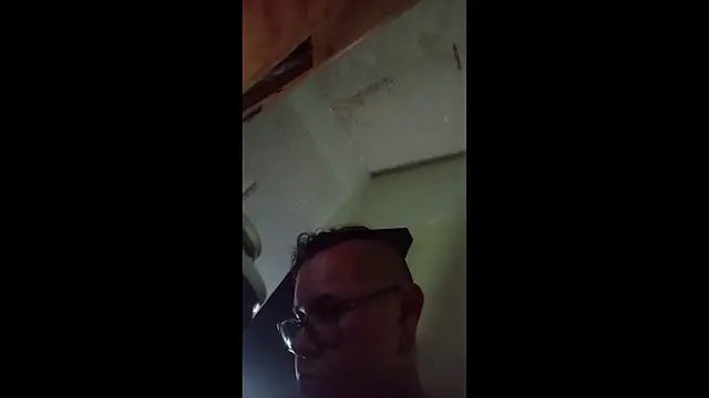 Snapshot of AlanDickson chatting on November 2025 10:14:01 AM AlanDickson online show from November 2025 10:14:01 AM