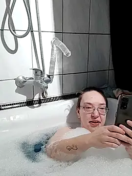 Isabella Geney online show from February 2026 05:58:01 PM