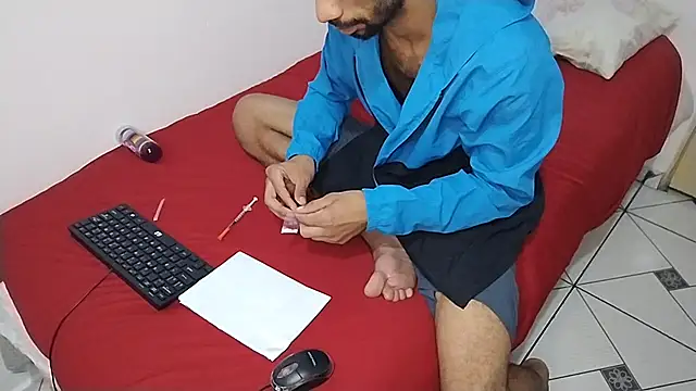 Snapshot of UncutToyBoy23cm chatting on March 2025 04:10:01 AM UncutToyBoy23cm online show from March 2025 04:10:01 AM