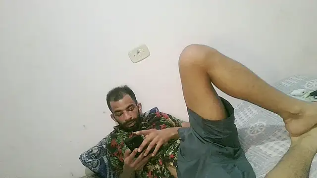 UncutToyBoy23cm online show from October 2025 07:47:01 PM