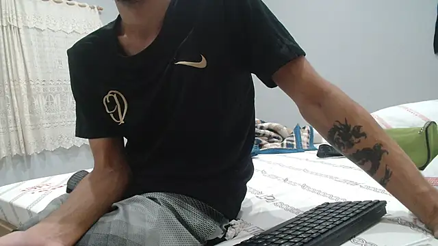 Snapshot of UncutToyBoy23cm chatting on June 2026 03:22:01 PM UncutToyBoy23cm online show from June 2026 03:22:01 PM