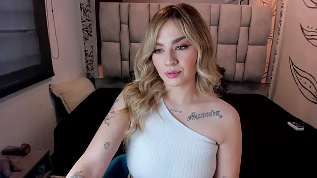 KataHot  online show from November 2025 08:19:02 PM