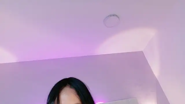 AbrilBrent online show from October 2025 08:05:02 PM