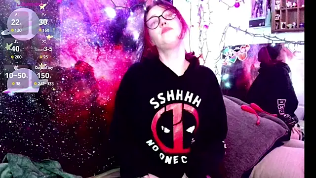 Snapshot of EverlyEster chatting on January 2025 04:07:01 AM EverlyEster online show from January 2025 04:07:01 AM