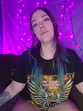 Snapshot of EverlyEster chatting on March 2026 10:13:02 PM EverlyEster online show from March 2026 10:13:02 PM