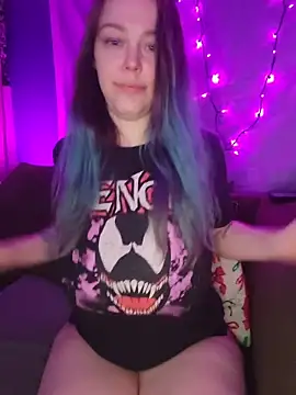 Snapshot of EverlyEster chatting on April 2026 08:11:01 AM EverlyEster online show from April 2026 08:11:01 AM