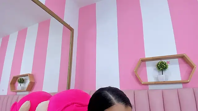 ISABELLA 020 online show from November 2025 01:11:01 PM