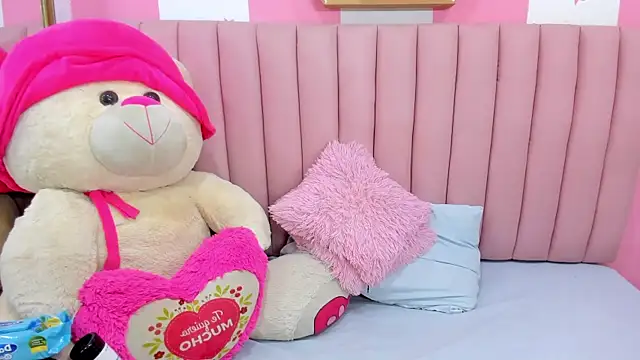 ISABELLA 020 online show from December 2025 12:21:02 PM