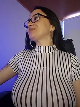 Snapshot of preetypeach chatting on February 2026 08:02:01 PM preetypeach online show from February 2026 08:02:01 PM