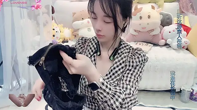 Snapshot of AKiKi711 chatting on March 2025 02:36:01 AM AKiKi711 online show from March 2025 02:36:01 AM