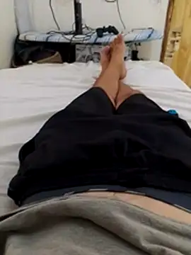 Snapshot of Adee21e chatting on February 2026 01:44:02 AM Adee21e online show from February 2026 01:44:02 AM