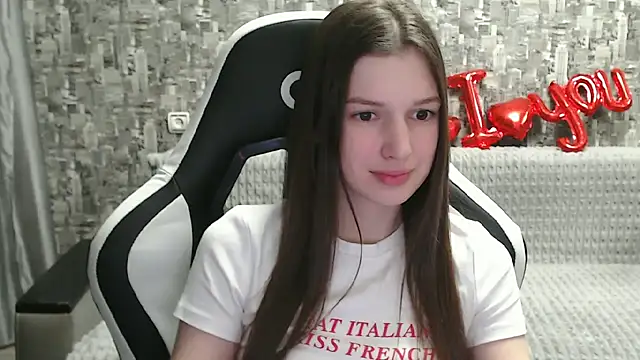 Snapshot of MissMiaCutie chatting on March 2025 07:14:01 PM MissMiaCutie online show from March 2025 07:14:01 PM