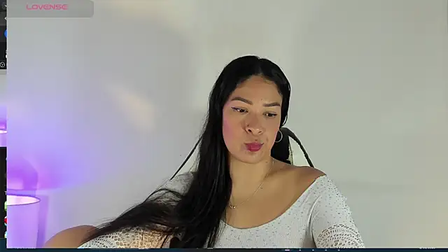 Snapshot of bella_hadid1_ chatting on March 2025 01:38:02 PM bella hadid1 online show from March 2025 01:38:02 PM