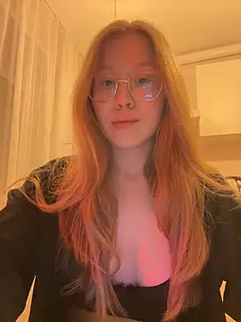 Snapshot of Eva_Weyne chatting on December 2024 05:05:02 PM Eva Weyne online show from December 2024 05:05:02 PM