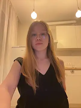 Snapshot of Eva_Weyne chatting on September 2025 06:41:02 PM Eva Weyne online show from September 2025 06:41:02 PM