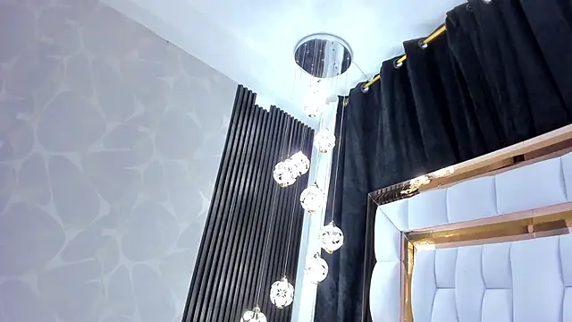 SarayRoyse online show from September 2025 07:30:01 PM