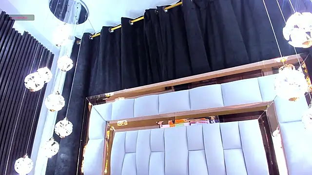 SarayRoyse online show from June 2026 07:59:01 PM
