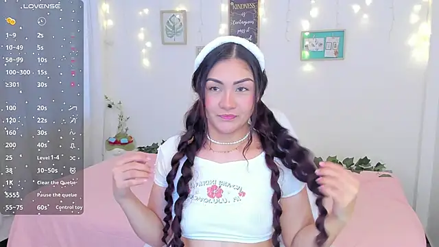 Snapshot of cute_baby5 chatting on January 2025 08:46:01 PM cute baby5 online show from January 2025 08:46:01 PM