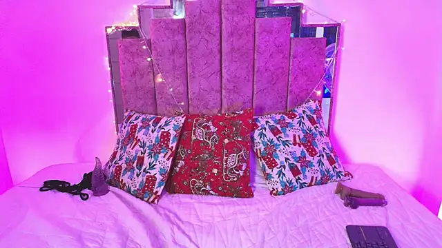 Evelynn online show from December 2024 04:57:01 PM