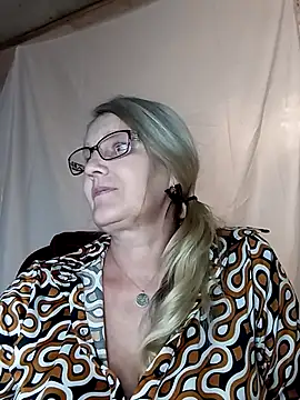 Snapshot of irinamaux chatting on January 2025 01:22:01 PM irinamaux online show from January 2025 01:22:01 PM