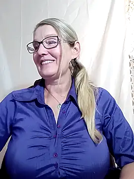 Snapshot of irinamaux chatting on January 2025 01:35:02 PM irinamaux online show from January 2025 01:35:02 PM