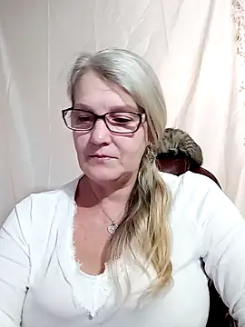 Snapshot of irinamaux chatting on January 2025 04:43:02 PM irinamaux online show from January 2025 04:43:02 PM
