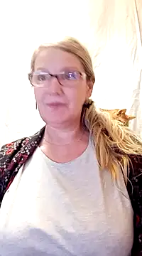 Snapshot of irinamaux chatting on February 2025 07:03:01 AM irinamaux online show from February 2025 07:03:01 AM