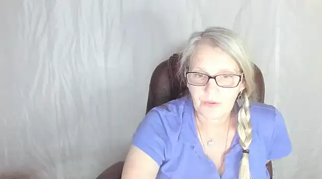 Snapshot of irinamaux chatting on February 2025 03:08:02 PM irinamaux online show from February 2025 03:08:02 PM