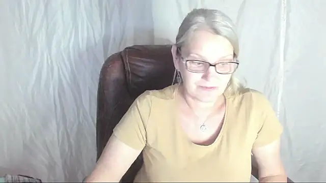 Snapshot of irinamaux chatting on March 2025 07:47:02 AM irinamaux online show from March 2025 07:47:02 AM