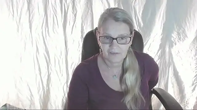 Snapshot of irinamaux chatting on March 2025 05:55:02 AM irinamaux online show from March 2025 05:55:02 AM