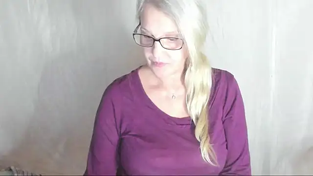 Snapshot of irinamaux chatting on March 2025 05:28:02 PM irinamaux online show from March 2025 05:28:02 PM