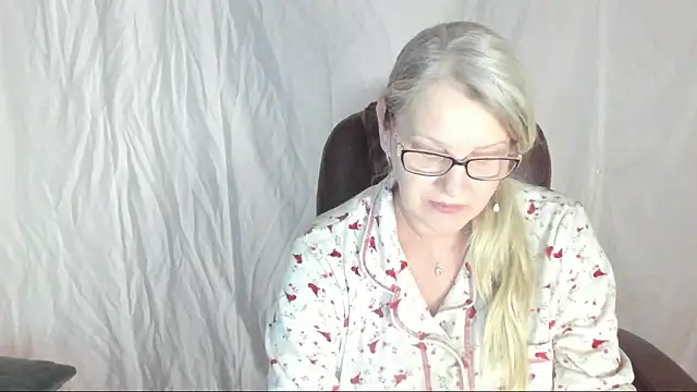 Snapshot of irinamaux chatting on March 2025 05:46:01 AM irinamaux online show from March 2025 05:46:01 AM