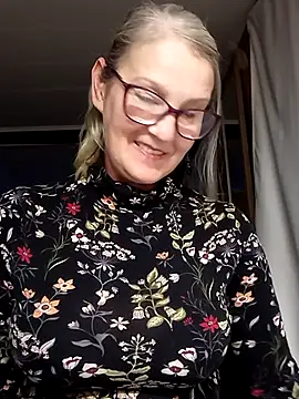 Snapshot of irinamaux chatting on September 2025 04:50:02 AM irinamaux online show from September 2025 04:50:02 AM