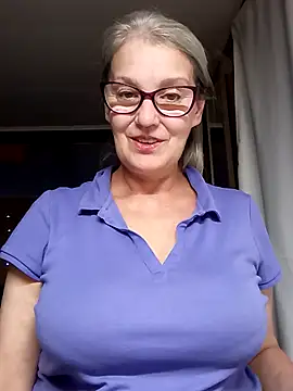 Snapshot of irinamaux chatting on October 2025 08:07:02 PM irinamaux online show from October 2025 08:07:02 PM