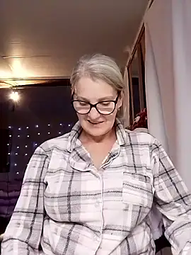 Snapshot of irinamaux chatting on November 2025 04:07:01 PM irinamaux online show from November 2025 04:07:01 PM