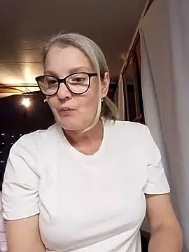 Snapshot of irinamaux chatting on November 2025 06:53:01 PM irinamaux online show from November 2025 06:53:01 PM