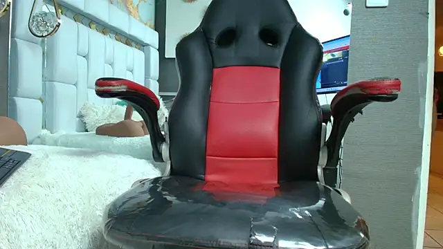 emily madrid online show from November 2025 05:40:01 AM