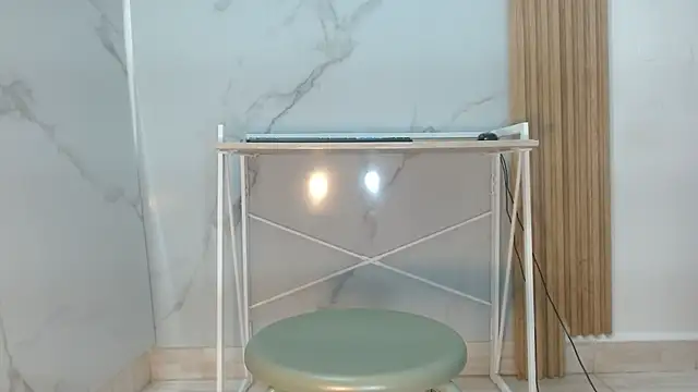 mollyguns online show from October 2025 07:36:02 PM