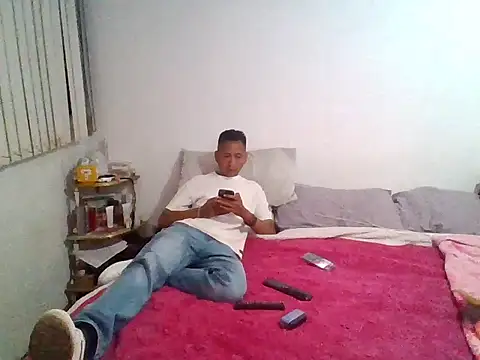 Snapshot of azul33 chatting on September 2025 01:44:02 AM azul33 online show from September 2025 01:44:02 AM
