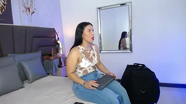 Sofi Perez  online show from June 2026 11:14:01 AM