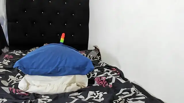 esmeraldastrong online show from October 2025 10:52:02 PM