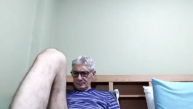 Snapshot of BIGUNCUTHARDCOCK chatting on November 2025 01:33:02 PM BIGUNCUTHARDCOCK online show from November 2025 01:33:02 PM