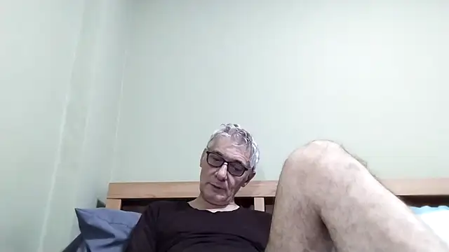 Snapshot of BIGUNCUTHARDCOCK chatting on November 2025 12:33:01 AM BIGUNCUTHARDCOCK online show from November 2025 12:33:01 AM