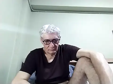 Snapshot of BIGUNCUTHARDCOCK chatting on November 2025 01:43:01 PM BIGUNCUTHARDCOCK online show from November 2025 01:43:01 PM